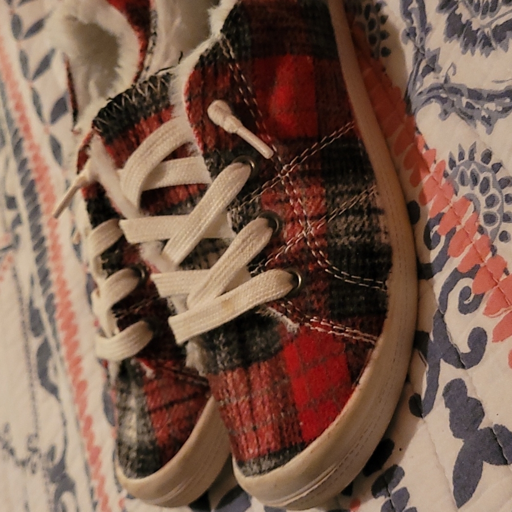 Shoes - Picture 2 of 4